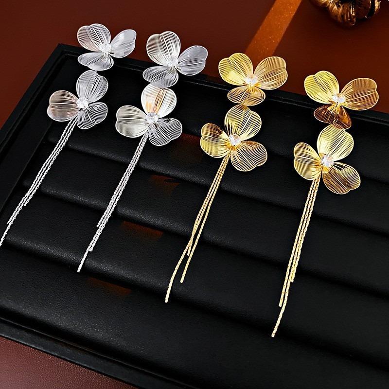 1Pair Exaggerated Unique Metal Flower Tassel Long Drop Earrings for Women Girls Personalized Earrings Daily Accessories Gifts золотий
1Pair Exaggerated Unique Metal Flower Tassel Long Drop Earrings for Women Girls Personalized Earrings Daily Accessories Gifts золотий
