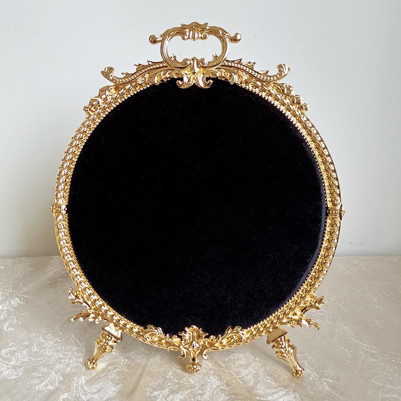 Vintage Golden Frame Decorative Shelves Necklace Stand Eardrop Earrings Hanging Board Dressing Table Jewelry Cosmetic Containers Diameter-21cm чорний
Vintage Golden Frame Decorative Shelves Necklace Stand Eardrop Earrings Hanging Board Dressing Table Jewelry Cosmetic Containers Diameter-21cm чорний