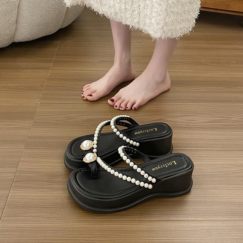 Platform slippers women s summer wear 2025 new fashion pearl sandals muffin bottom middle heel one-word beach shoes 35 чёрный
Platform slippers women s summer wear 2025 new fashion pearl sandals muffin bottom middle heel one-word beach shoes 35 чёрный