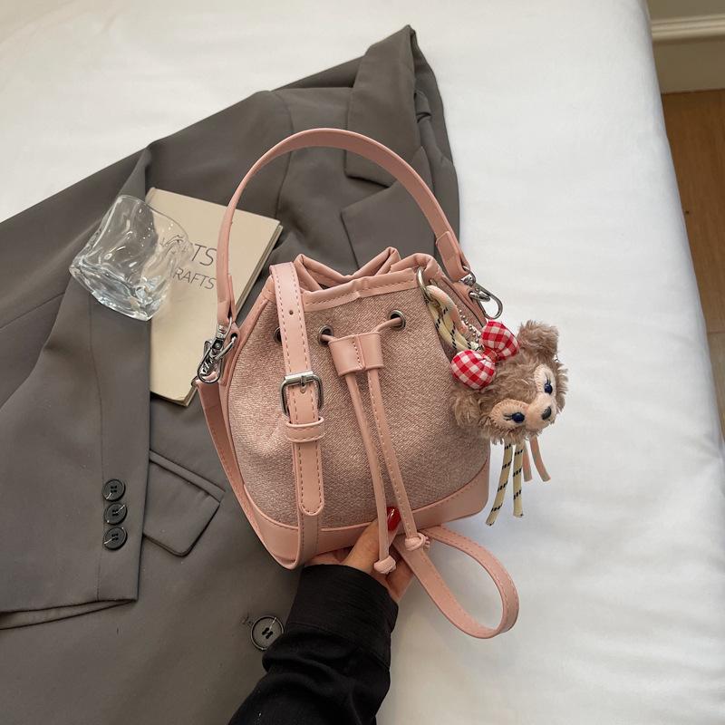 2025 summer new textured college style shoulder bucket bag women s large-capacity pumping belt casual simple messenger bag рожевий
2025 summer new textured college style shoulder bucket bag women s large-capacity pumping belt casual simple messenger bag рожевий