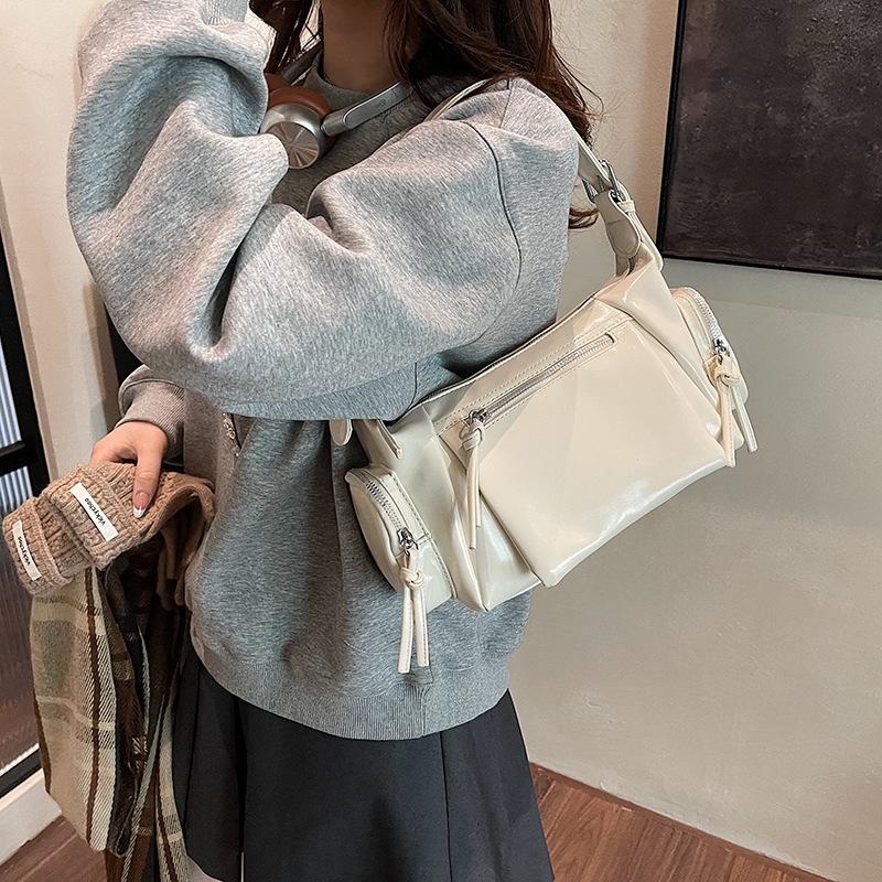 Retro old underarm bag Spice girl shoulder messenger bag washed soft leather multi-zipper dual-purpose bag function 20*12*16 хакі
Retro old underarm bag Spice girl shoulder messenger bag washed soft leather multi-zipper dual-purpose bag function 20*12*16 хакі