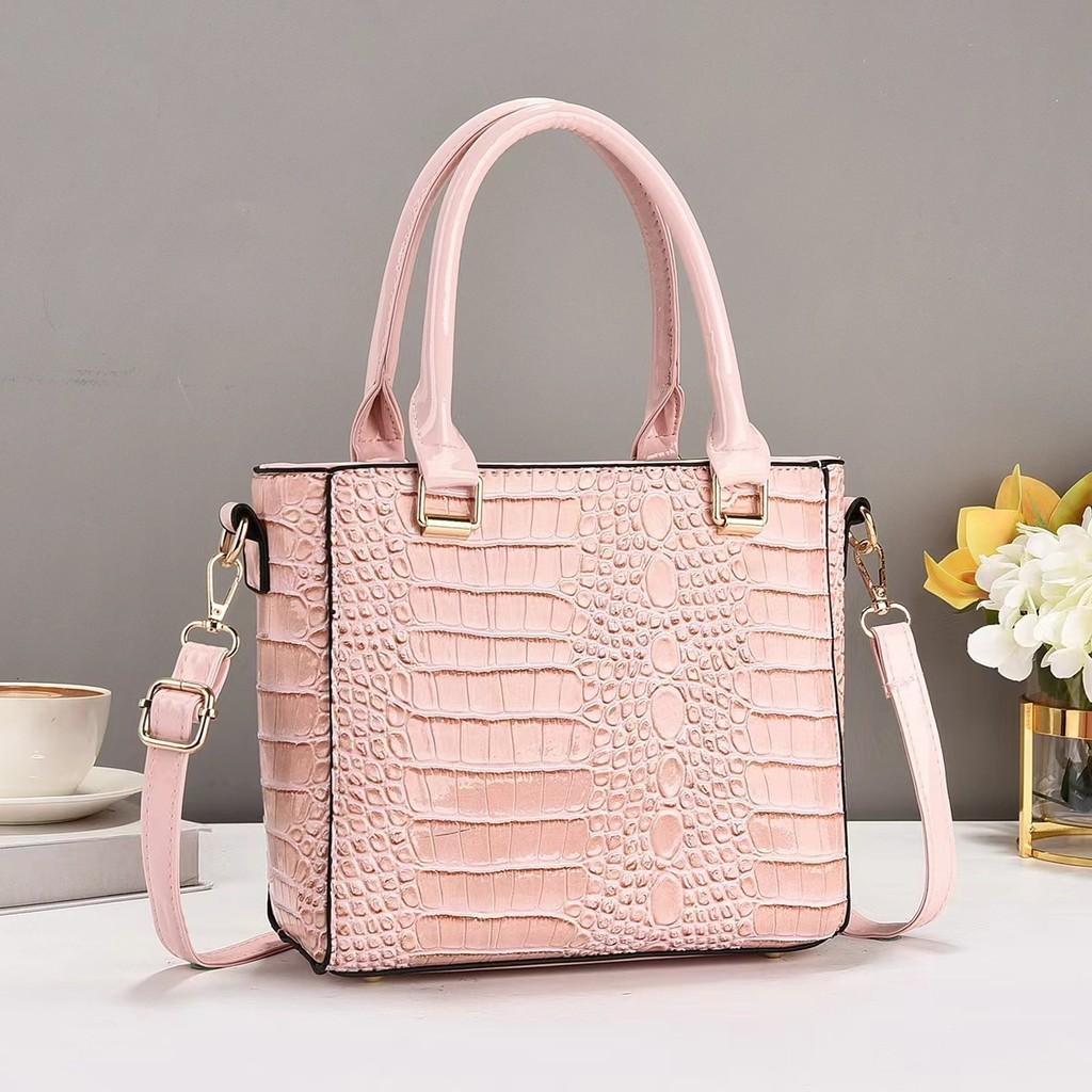 Fashionable Crocodile Pattern Medium Size Handbag For Women Ideal For Everyday Use рожевий
Fashionable Crocodile Pattern Medium Size Handbag For Women Ideal For Everyday Use рожевий