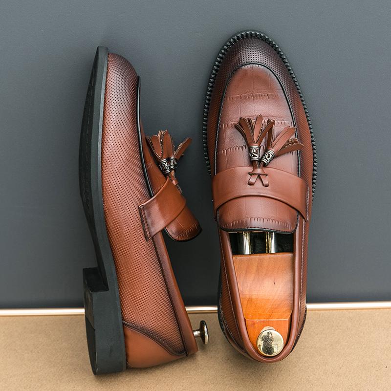 Модная кожаная обувь для мужчин, из натуральной кожи, больших размеров, высококачественная дизайнерская формальная обувь, повседневная обувь, модная деловая 46 коричневый
Модная кожаная обувь для мужчин, из натуральной кожи, больших размеров, высококачественная дизайнерская формальная обувь, повседневная обувь, модная деловая 46 коричневый