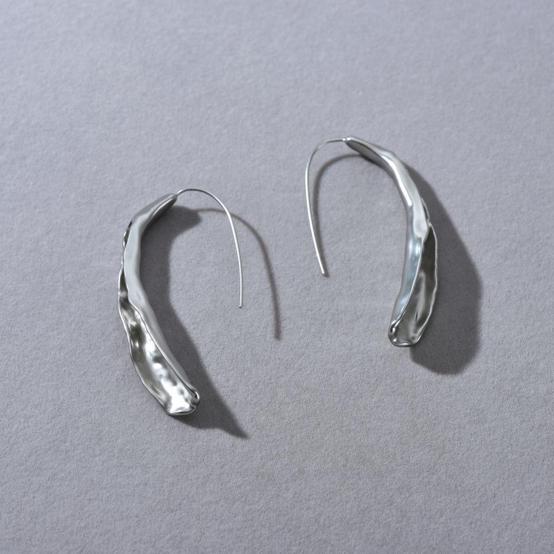 Minimalist Style Metal Hollow Water Drop Shape Ear Hook Women S Unique Earrings Trendy Light Luxury High-End Temperament Versatile Earrings
Minimalist Style Metal Hollow Water Drop Shape Ear Hook Women S Unique Earrings Trendy Light Luxury High-End Temperament Versatile Earrings