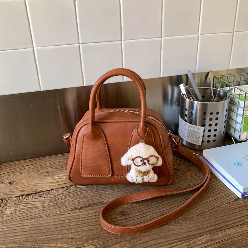 Crossbody bag women s bag 2025 autumn new suede foreign style Korean version niche shoulder bag underarm bowling bag No pendant
Crossbody bag women s bag 2025 autumn new suede foreign style Korean version niche shoulder bag underarm bowling bag No pendant