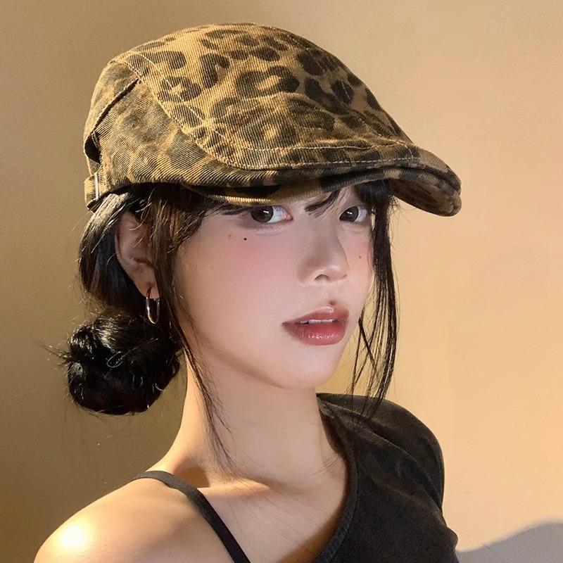 American Retro Hot Girl Leopard Print Forward Hat Autumn Beret Versatile and Face Flattering Niche Hat (54-58cm)
American Retro Hot Girl Leopard Print Forward Hat Autumn Beret Versatile and Face Flattering Niche Hat (54-58cm)