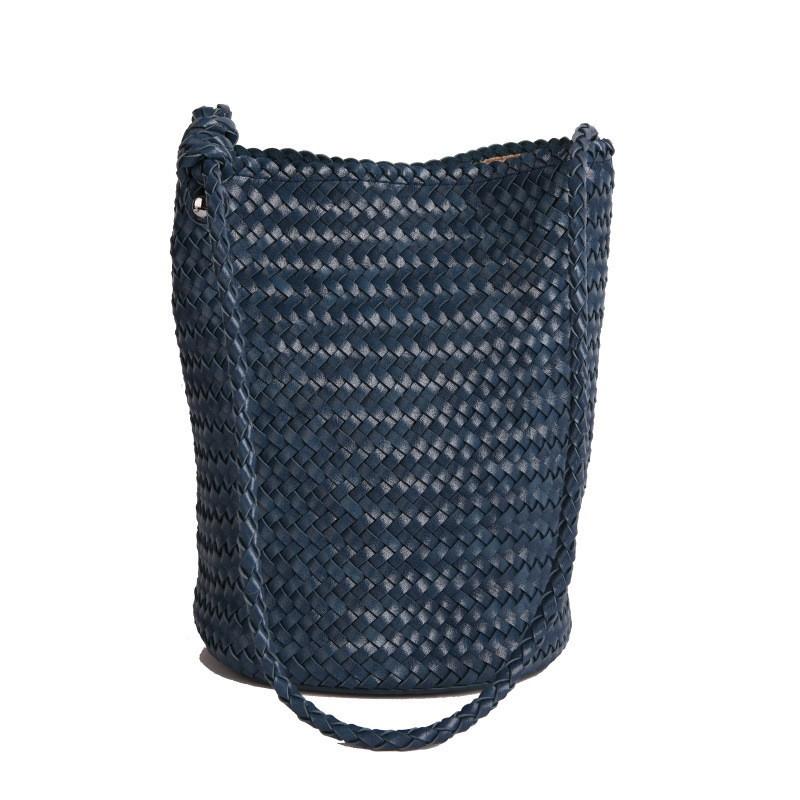 High-quality Hand-woven Bag Women Atmosphere All-matching Commuter Bucket Texture Large Capacity One-shoulder Underarm Medium 25x16x26 середній синього кольору
High-quality Hand-woven Bag Women Atmosphere All-matching Commuter Bucket Texture Large Capacity One-shoulder Underarm Medium 25x16x26 середній синього кольору