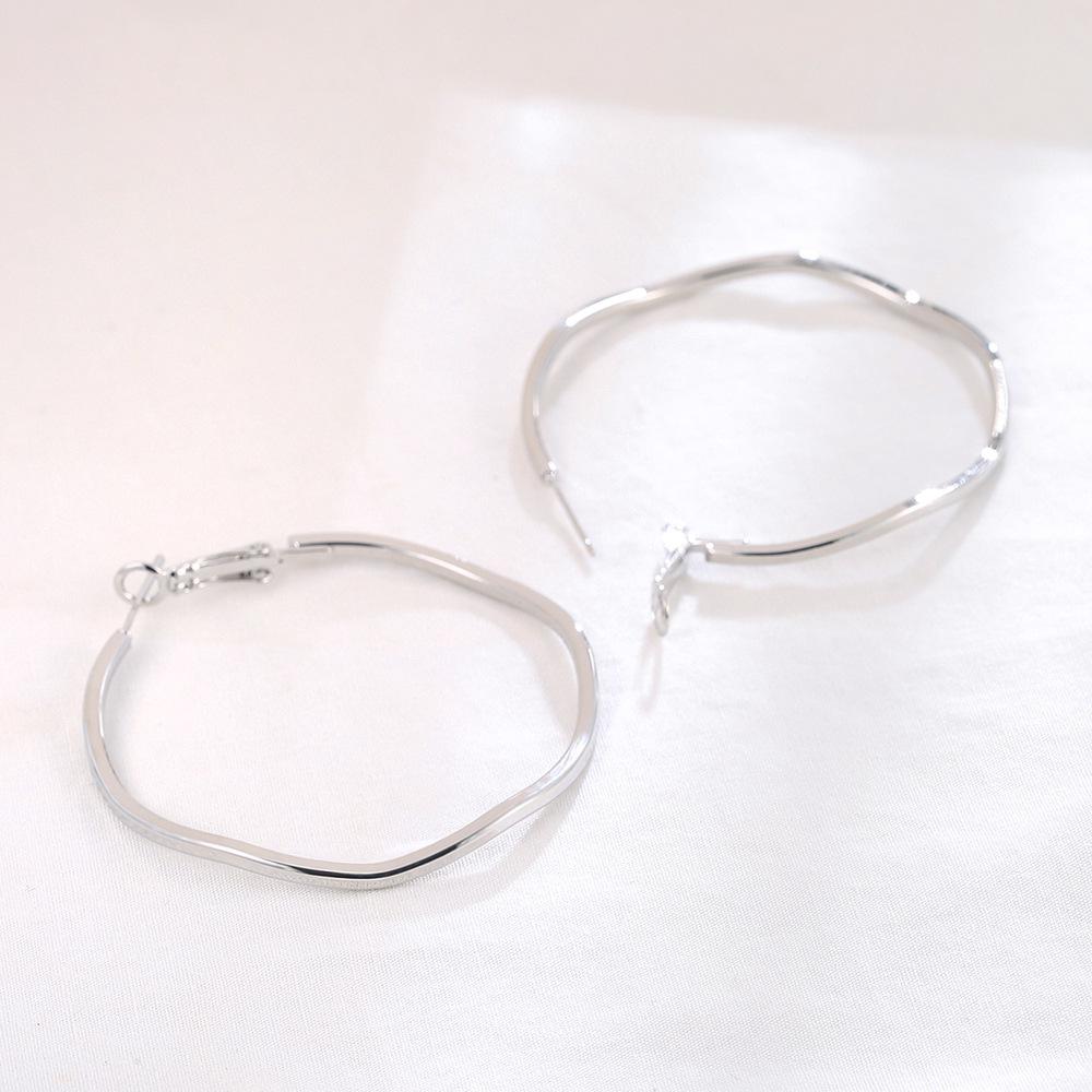Retro Hong Kong Silver Needle Big Wave Drop Earrings with Exaggerated Style and High-End Charm 
Retro Hong Kong Silver Needle Big Wave Drop Earrings with Exaggerated Style and High-End Charm