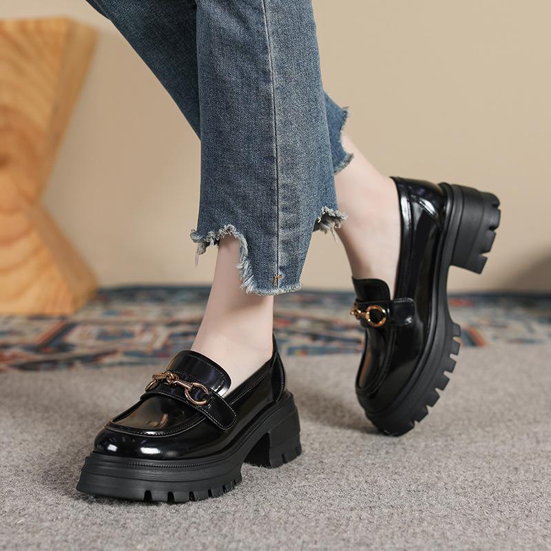 Ветер черные глянцевые туфли на одной педали маленькие кожаные женские ретро одинарные туфли 34
Ветер черные глянцевые туфли на одной педали маленькие кожаные женские ретро одинарные туфли 34