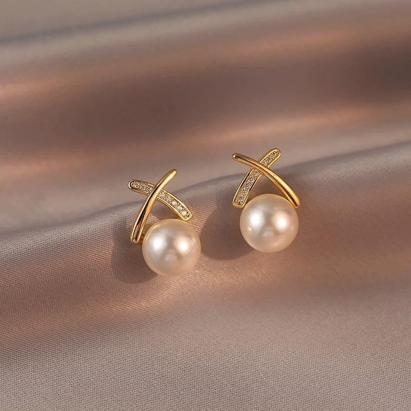 French retro X letter pearl stud earrings women s light luxury high-end temperament earrings popular niche temperament earrings
French retro X letter pearl stud earrings women s light luxury high-end temperament earrings popular niche temperament earrings