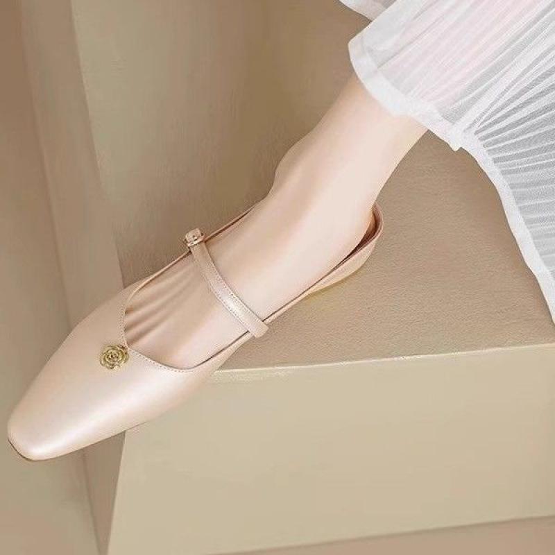 Сумка из мягкой кожи, сандалии с открытым носком, женские, лето 2025, новинка, камелия, пряжка на одном ремешке, модная уличная обувь, мюли на низком каблуке, полушлепанцы 40 шампанского
Сумка из мягкой кожи, сандалии с открытым носком, женские, лето 2025, новинка, камелия, пряжка на одном ремешке, модная уличная обувь, мюли на низком каблуке, полушлепанцы 40 шампанского