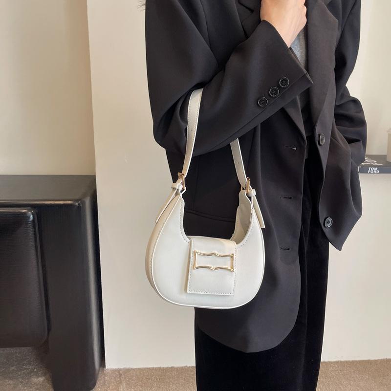 Fashion style solid color winter casual popular shoulder underarm handheld women s bag чёрный
Fashion style solid color winter casual popular shoulder underarm handheld women s bag чёрный