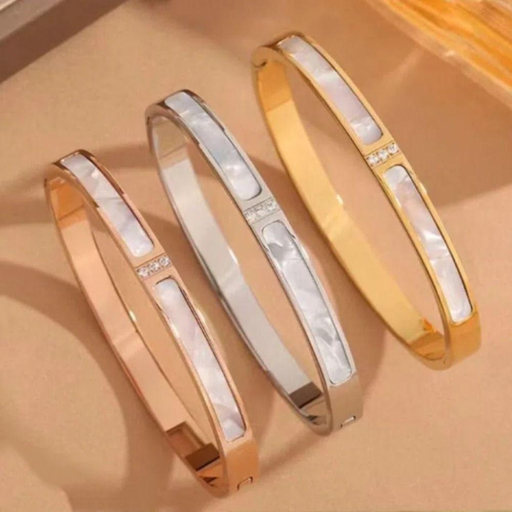 Simple Style Shell Mother Bracelet Ins Design Couple Bracelets Titanium Steel Bangles Wedding срібний
Simple Style Shell Mother Bracelet Ins Design Couple Bracelets Titanium Steel Bangles Wedding срібний
