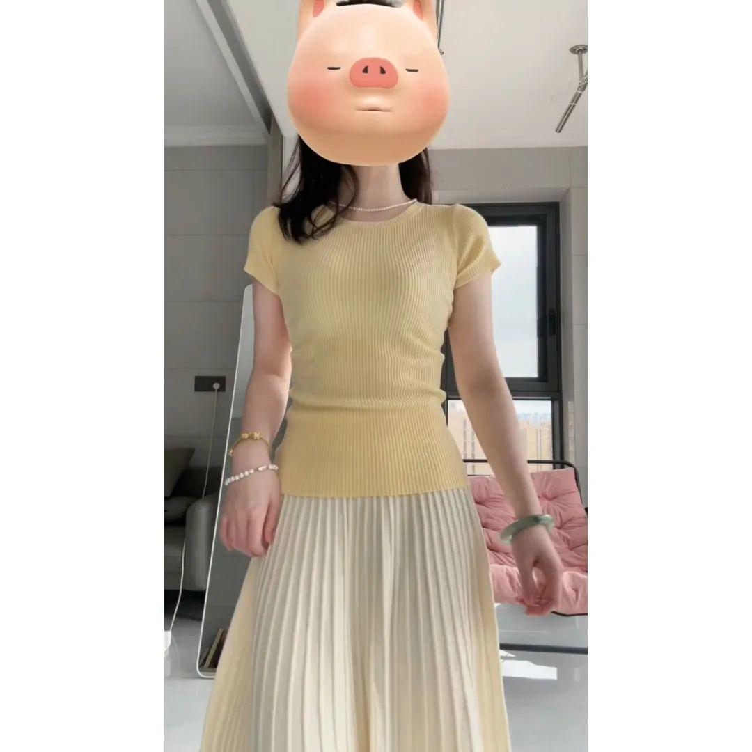 Elegant Light Yellow Pleated Knit T-shirt and Skirt Set M (for 45-50kg)
Elegant Light Yellow Pleated Knit T-shirt and Skirt Set M (for 45-50kg)