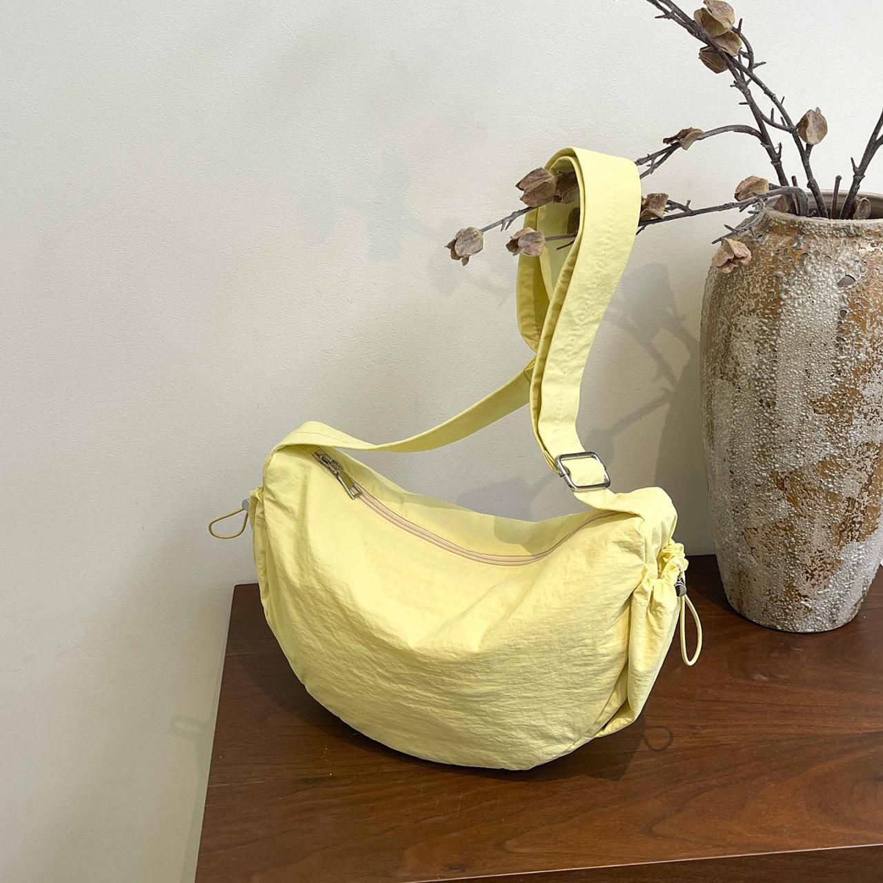 New large-capacity dumpling bag for women, ultra-lightweight crossbody bag, casual waterproof nyl shoulder bag, solid color Ko жовтий
New large-capacity dumpling bag for women, ultra-lightweight crossbody bag, casual waterproof nyl shoulder bag, solid color Ko жовтий