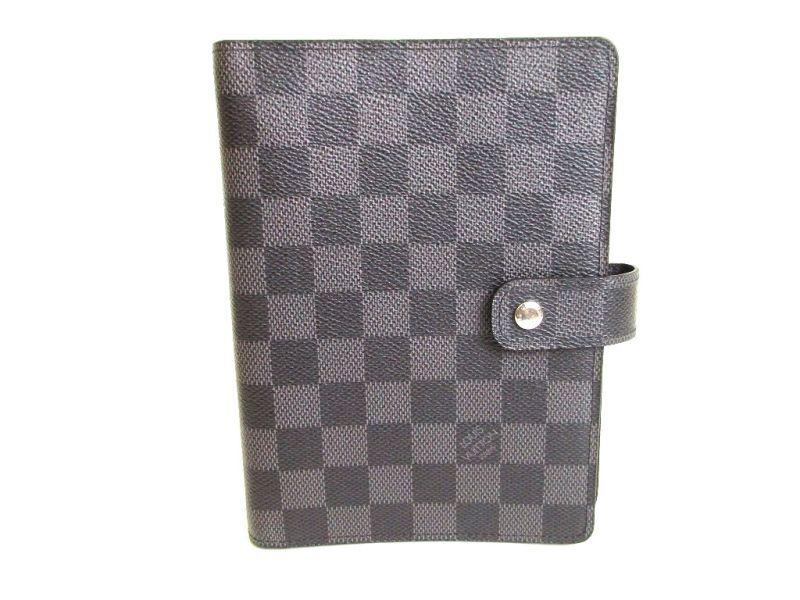 AuthenticLOUIS VUITTON Damier Graphite Document Holders Medium Ring Agenda Cover #9291 Б/У
AuthenticLOUIS VUITTON Damier Graphite Document Holders Medium Ring Agenda Cover #9291 Б/У