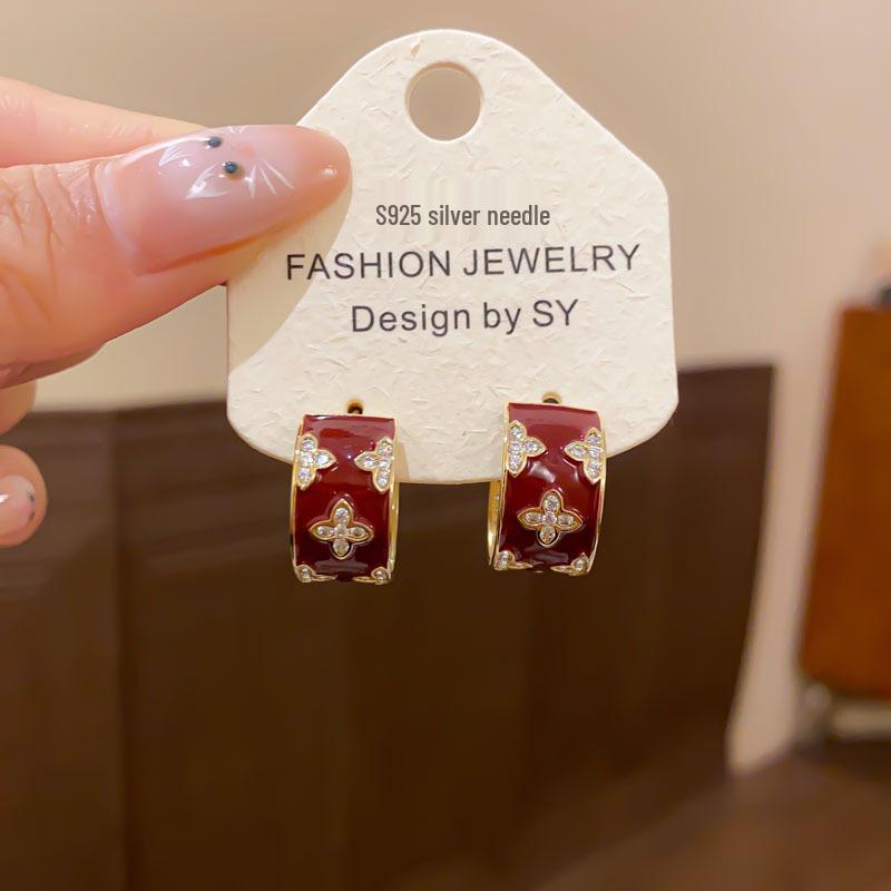 18K Gold-Plated Sterling Silver Zircon Flower Stud Earrings – Vintage, Sweet, Luxurious Jewelry for Women
18K Gold-Plated Sterling Silver Zircon Flower Stud Earrings – Vintage, Sweet, Luxurious Jewelry for Women