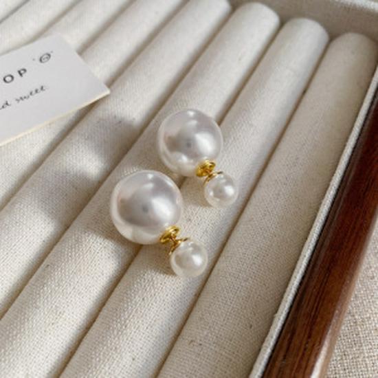 French Retro Silver Pearl Earrings - Two-Way Wear, Light Luxury, High-End Feel, Niche Design for Women
French Retro Silver Pearl Earrings - Two-Way Wear, Light Luxury, High-End Feel, Niche Design for Women
