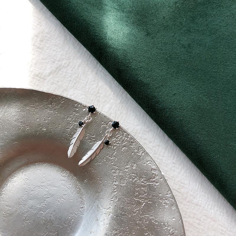 925 Silver Asymmetric Feather Earrings White Moonstone Pendant Earrings Ladies Gifts Handmade Jewelry белый
925 Silver Asymmetric Feather Earrings White Moonstone Pendant Earrings Ladies Gifts Handmade Jewelry белый