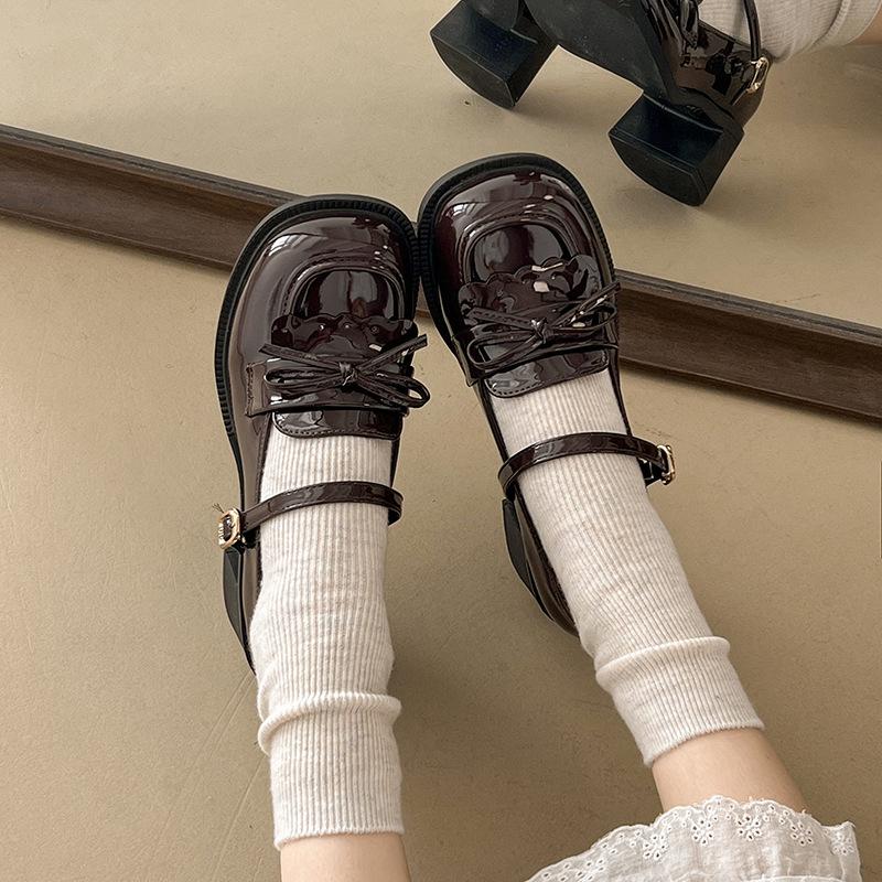 Ретро туфли на толстой подошве из маленькой кожи для женщин, новая летняя универсальная обувь, увеличивающая рост 39
Ретро туфли на толстой подошве из маленькой кожи для женщин, новая летняя универсальная обувь, увеличивающая рост 39