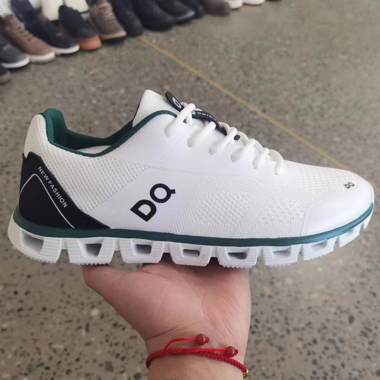 Sports Jogging Men s Shoes New Men s Shoes Flying Woven Breathable Mesh Trendy Shoes Men s Spring and Autumn
Sports Jogging Men s Shoes New Men s Shoes Flying Woven Breathable Mesh Trendy Shoes Men s Spring and Autumn
