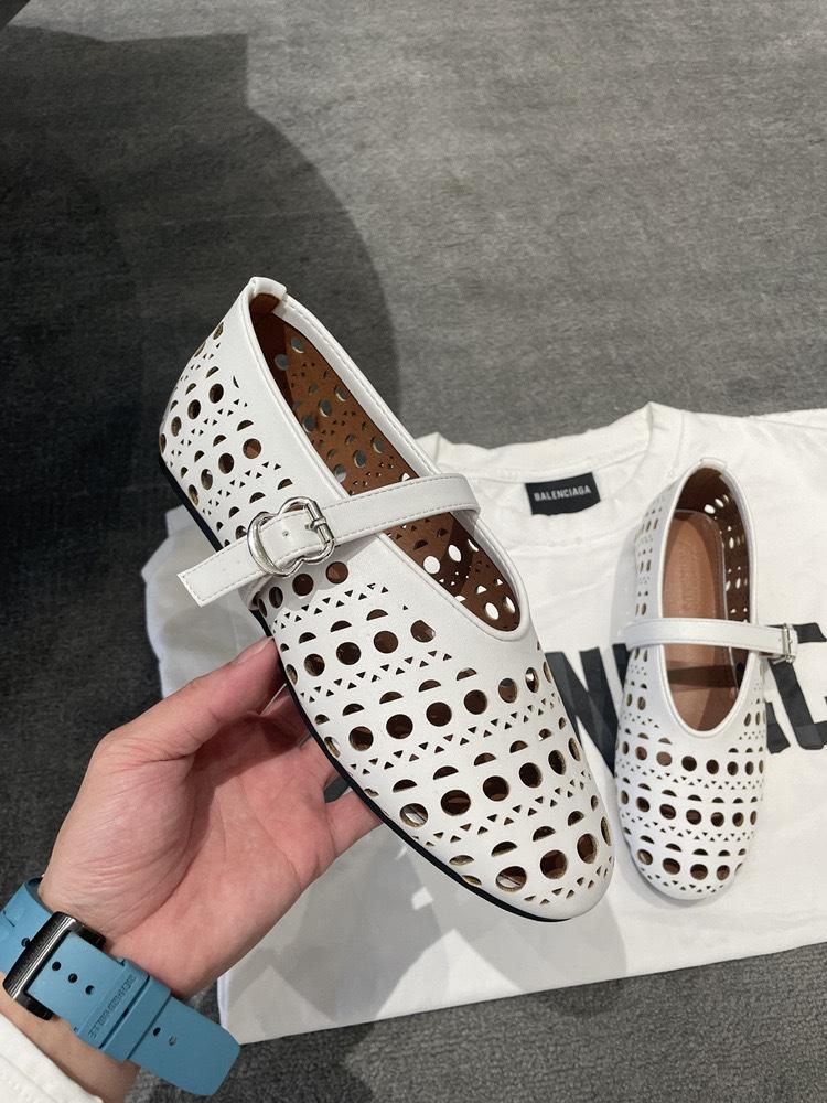Sheepskin version~ Summer leather shallow mouth Mary Jane one-word buckle belt hollow round head flat sole shoes women s ballet shoes 35
Sheepskin version~ Summer leather shallow mouth Mary Jane one-word buckle belt hollow round head flat sole shoes women s ballet shoes 35