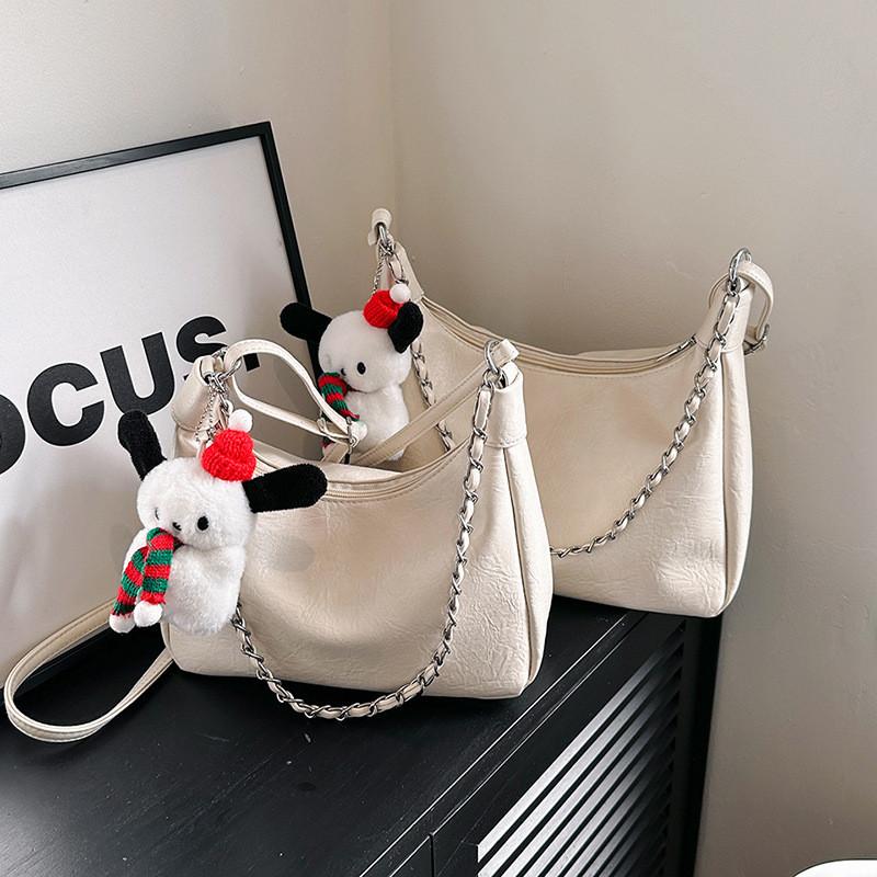 Chic Black And White Tote Bag For Women With Spacious Design And Trendy Chain Strap Small Without Pendant
Chic Black And White Tote Bag For Women With Spacious Design And Trendy Chain Strap Small Without Pendant