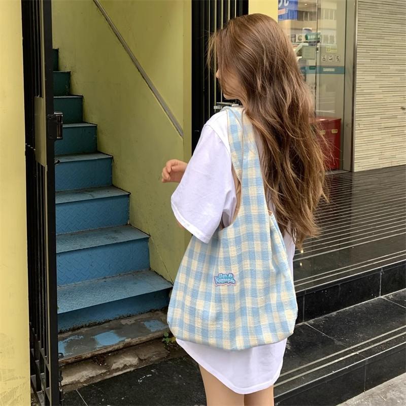 One-shoulder canvas bag women s summer new trendy niche tote bag students class large-capacity cloth bag синий
One-shoulder canvas bag women s summer new trendy niche tote bag students class large-capacity cloth bag синий