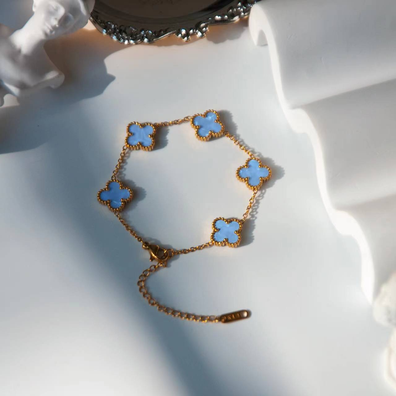 Модный браслет из титановой стали с четырехлистным клевером 13 мм, универсальный браслет с четырехлистным клевером на удачу, ювелирное изделие
Модный браслет из титановой стали с четырехлистным клевером 13 мм, универсальный браслет с четырехлистным клевером на удачу, ювелирное изделие