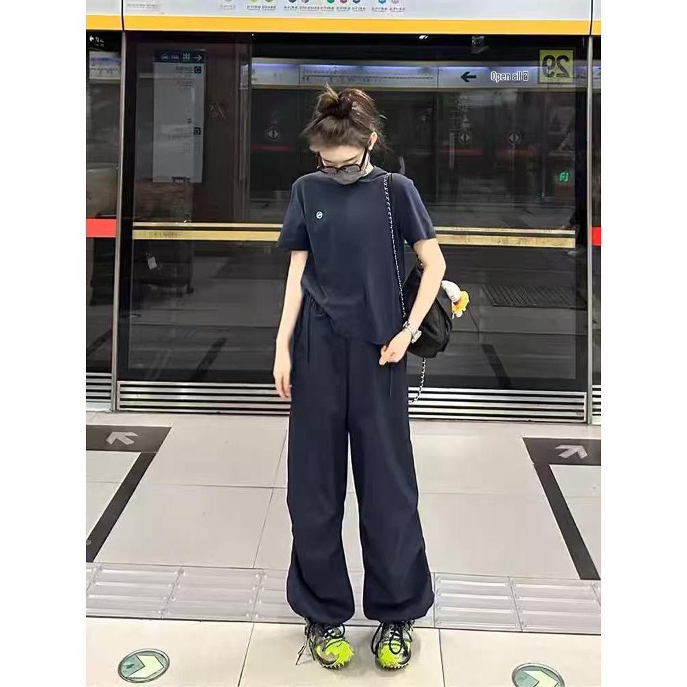Premium Women s Summer Sportswear Set – Versatile, Age-Defying, Short Sleeve & Long Pants, Casual Two-Piece for Running & Everyday Wear. L
Premium Women s Summer Sportswear Set – Versatile, Age-Defying, Short Sleeve & Long Pants, Casual Two-Piece for Running & Everyday Wear. L
