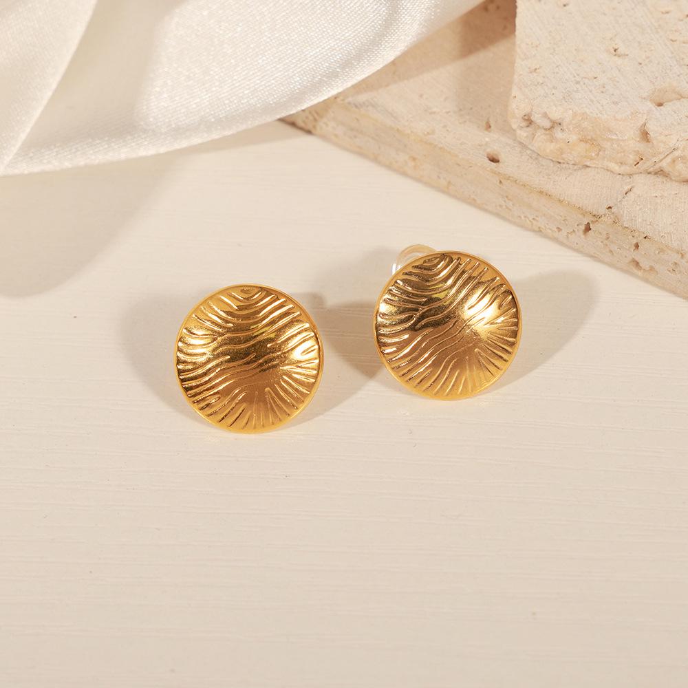 European & American Fashion: Ins Style Gold-Plated Titanium Steel Water Ripple Hoop Earrings
European & American Fashion: Ins Style Gold-Plated Titanium Steel Water Ripple Hoop Earrings
