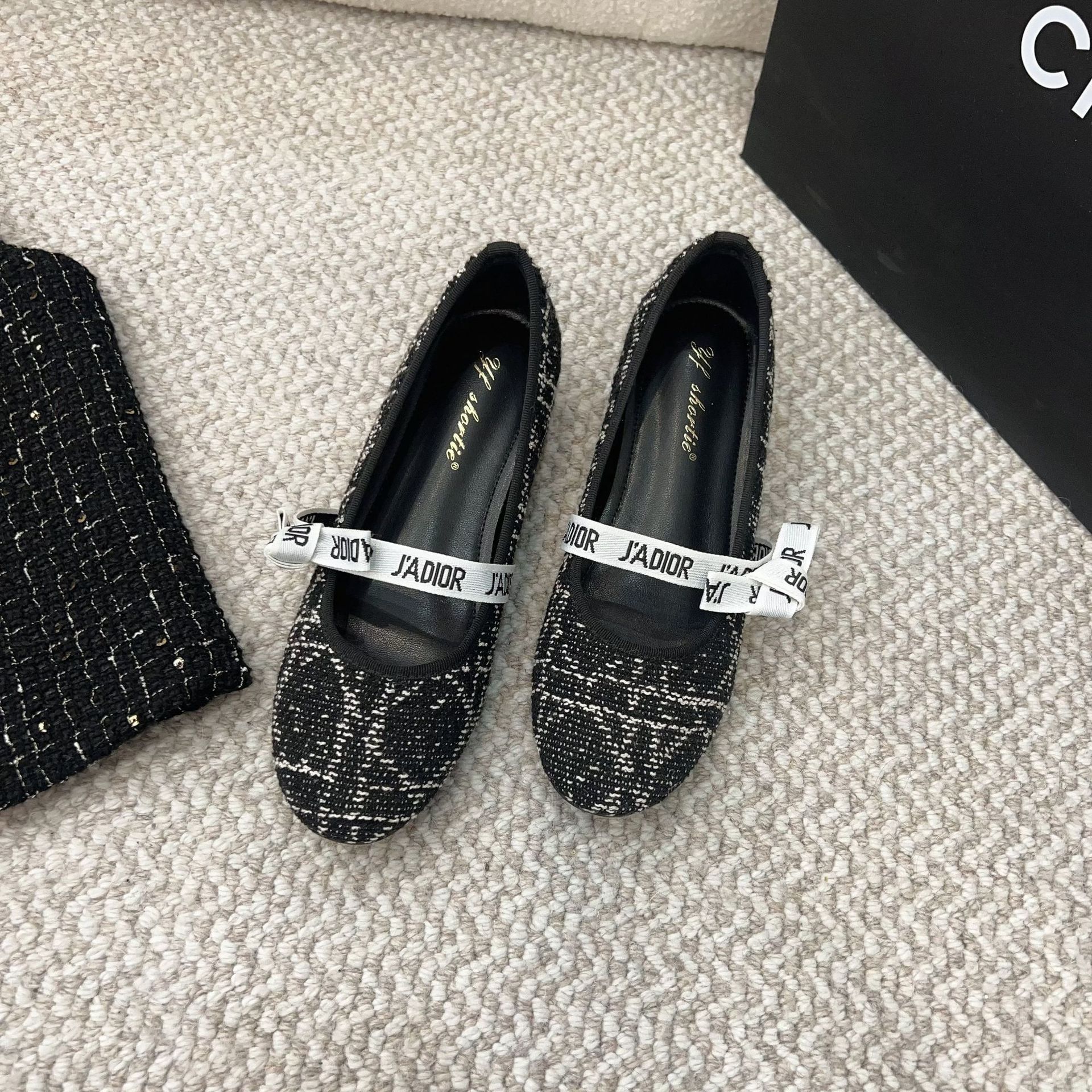 Height increase 5cm bow soft sole Mary Jane shoes women s 2025 summer new Xiaoxiangfeng word with round head single shoes 39
Height increase 5cm bow soft sole Mary Jane shoes women s 2025 summer new Xiaoxiangfeng word with round head single shoes 39