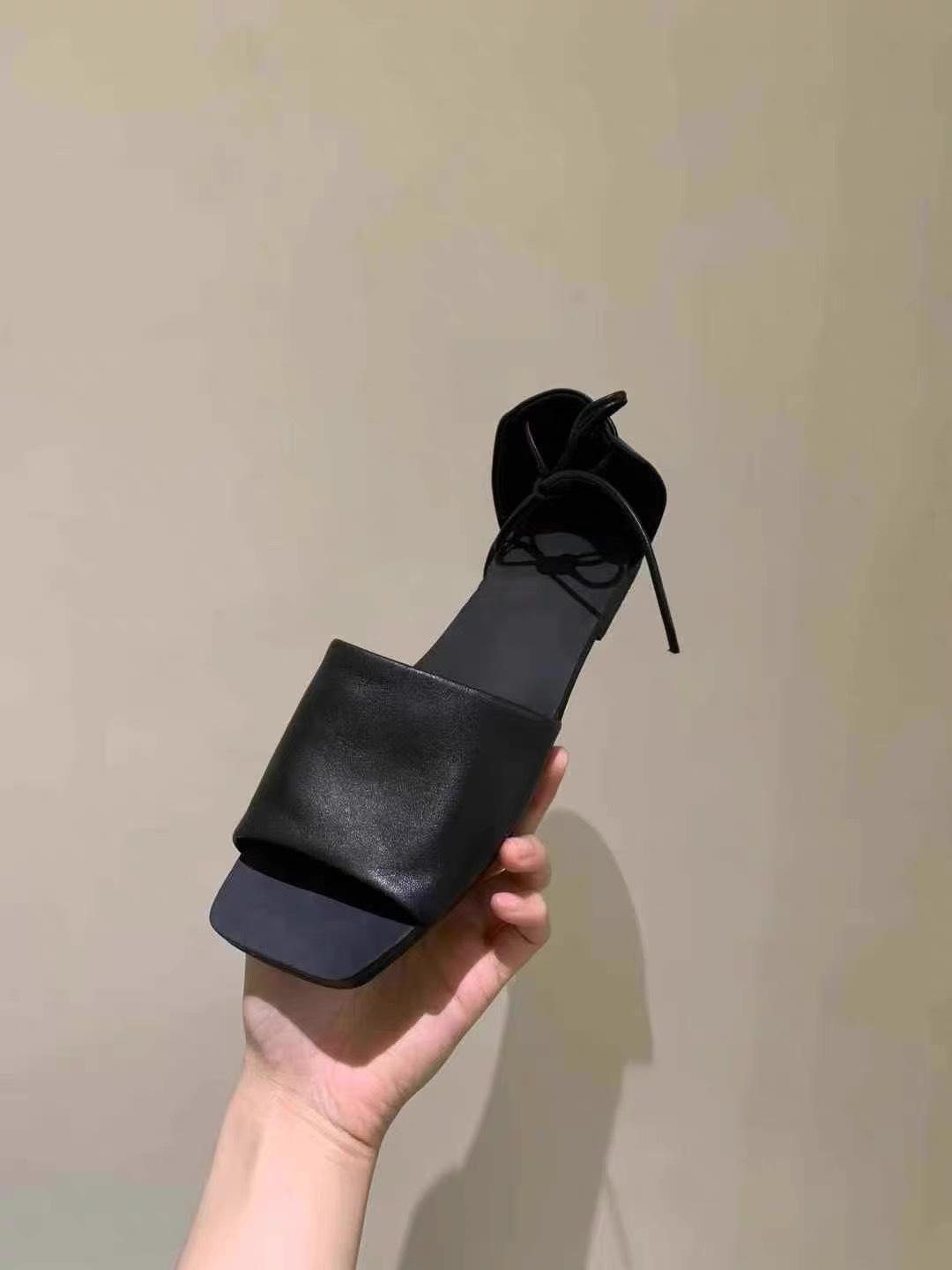 Cowhide version~ Korean version niche open-toed one-word sandals women s 2025 summer flat-bottomed strap bag and half slippers outer wear 40 чёрный
Cowhide version~ Korean version niche open-toed one-word sandals women s 2025 summer flat-bottomed strap bag and half slippers outer wear 40 чёрный