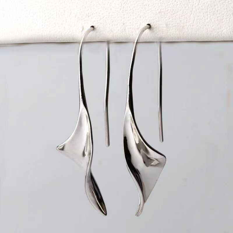 Subtle Temperament Earrings, Light Luxury, High-end Design, Earrings, French Retro Long Irregular Earrings
Subtle Temperament Earrings, Light Luxury, High-end Design, Earrings, French Retro Long Irregular Earrings