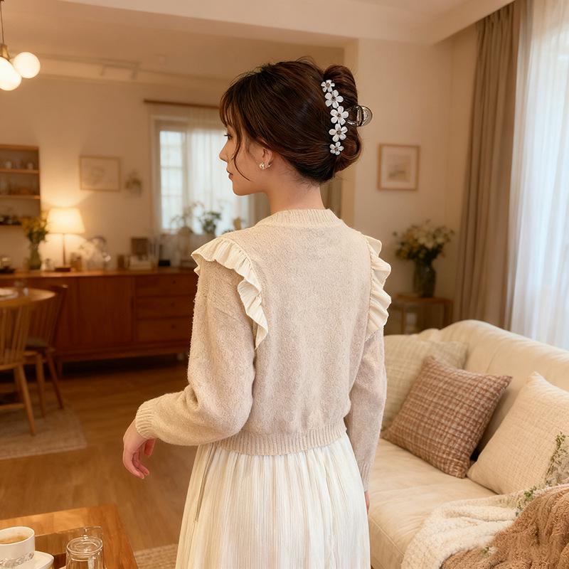 Acrylic Floral Claw Clip 2024: Large Hair Accessory for Women - Shark Clip Hairpin for Styling
Acrylic Floral Claw Clip 2024: Large Hair Accessory for Women - Shark Clip Hairpin for Styling