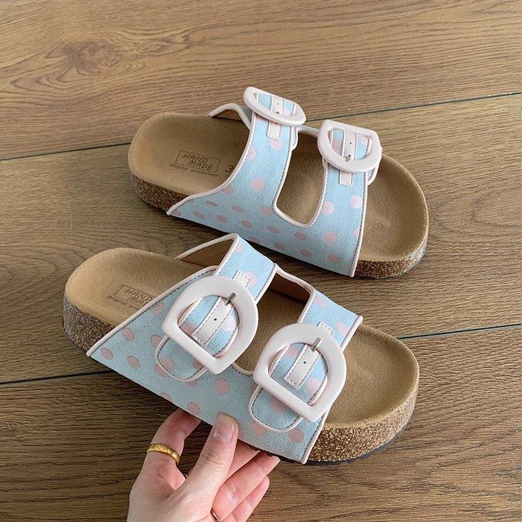 Women s Slippers 2025 New Summer Vintage Height Increase Outdoor Sandals Comfortable Non Slip Fashion Buckle Strap Casual Flats 40
Women s Slippers 2025 New Summer Vintage Height Increase Outdoor Sandals Comfortable Non Slip Fashion Buckle Strap Casual Flats 40