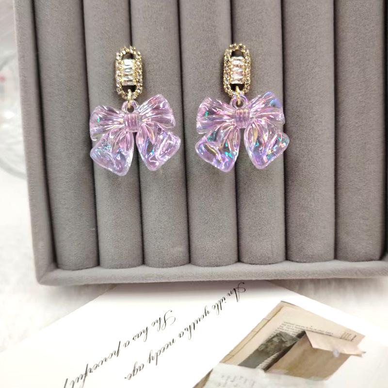 Стильные медные серьги-бабочки с цепочкой-когтем и циркониевым бантом для женщин - Свежие, милые, элегантные украшения
Стильные медные серьги-бабочки с цепочкой-когтем и циркониевым бантом для женщин - Свежие, милые, элегантные украшения