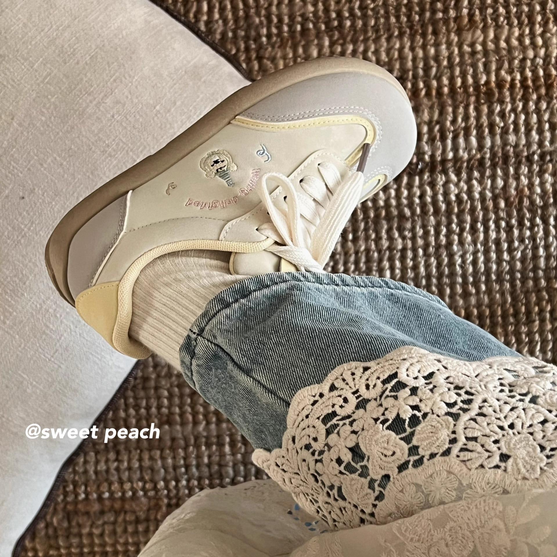 Thick baseplate shoes women s spring 2025 new versatile chic shoes little white shoes student retro casual moral training shoes 35
Thick baseplate shoes women s spring 2025 new versatile chic shoes little white shoes student retro casual moral training shoes 35