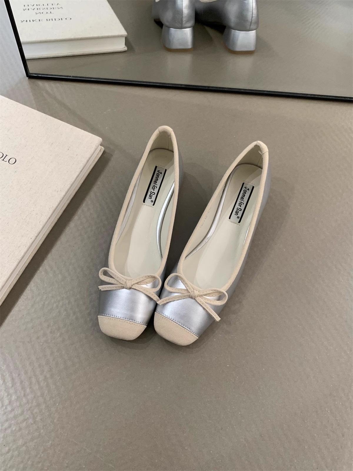 Fang Heel Late Night Wind Gentle Grandma Single Shoes Женская обувь 2025 Новая весна Черные туфли Doudou Fine Heel Ladle Shoes Женские 39 серебряный
Fang Heel Late Night Wind Gentle Grandma Single Shoes Женская обувь 2025 Новая весна Черные туфли Doudou Fine Heel Ladle Shoes Женские 39 серебряный