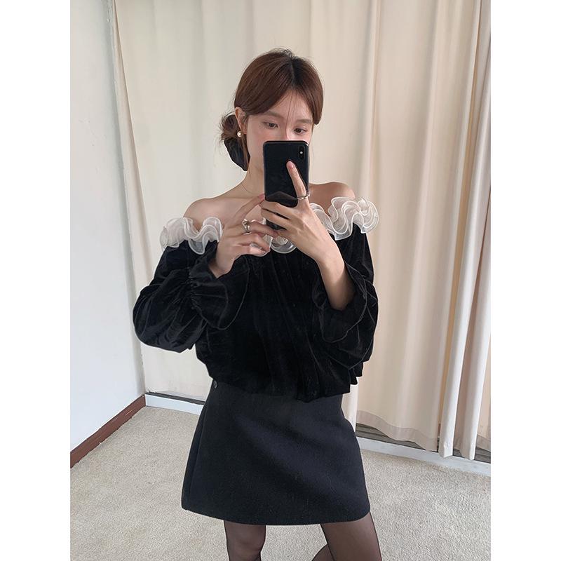 Prussian Love Letter: Vintage One-Shoulder Lace Trim Velvet Winter Top M (120-135 cm)
Prussian Love Letter: Vintage One-Shoulder Lace Trim Velvet Winter Top M (120-135 cm)