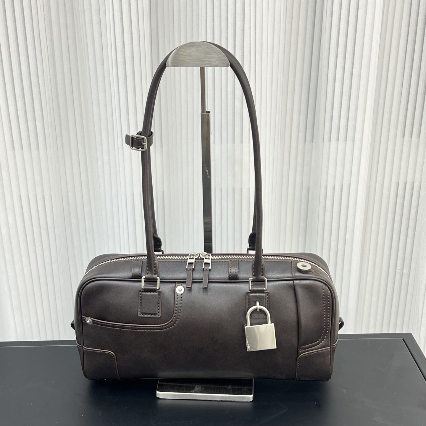 2026 New Panta Splicing Bowling Bag Vintage Leather Boston Handbag Casual Shoulder Bag Women s Bag 31 x 6 x 15cm blank
2026 New Panta Splicing Bowling Bag Vintage Leather Boston Handbag Casual Shoulder Bag Women s Bag 31 x 6 x 15cm blank