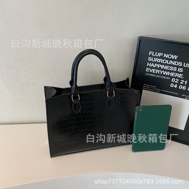 Large capacity tote bag women s new trendy fashion versatile portable shoulder bag кавовий
Large capacity tote bag women s new trendy fashion versatile portable shoulder bag кавовий