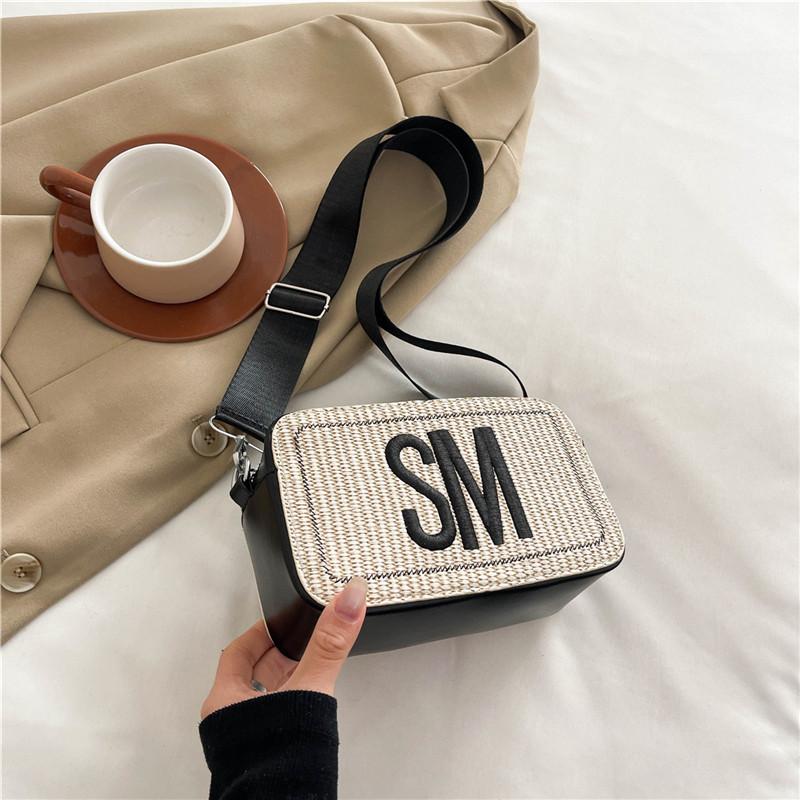 Персонализированный Модный Тренд 2025 Соломенная Повседневная Универсальная Нишевая Сумка-Квадрат Маленького Размера Широкий Плечевой Ремень Популярная Наплечная Сумка-Кроссбоди чёрный