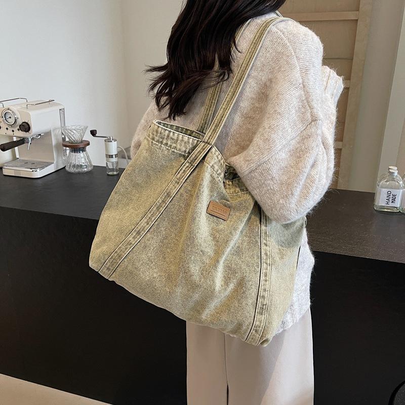 Denim canvas shoulder bag women s 2025 new large-capacity shopping bag niche literary tote bag casual handbag хаки
Denim canvas shoulder bag women s 2025 new large-capacity shopping bag niche literary tote bag casual handbag хаки