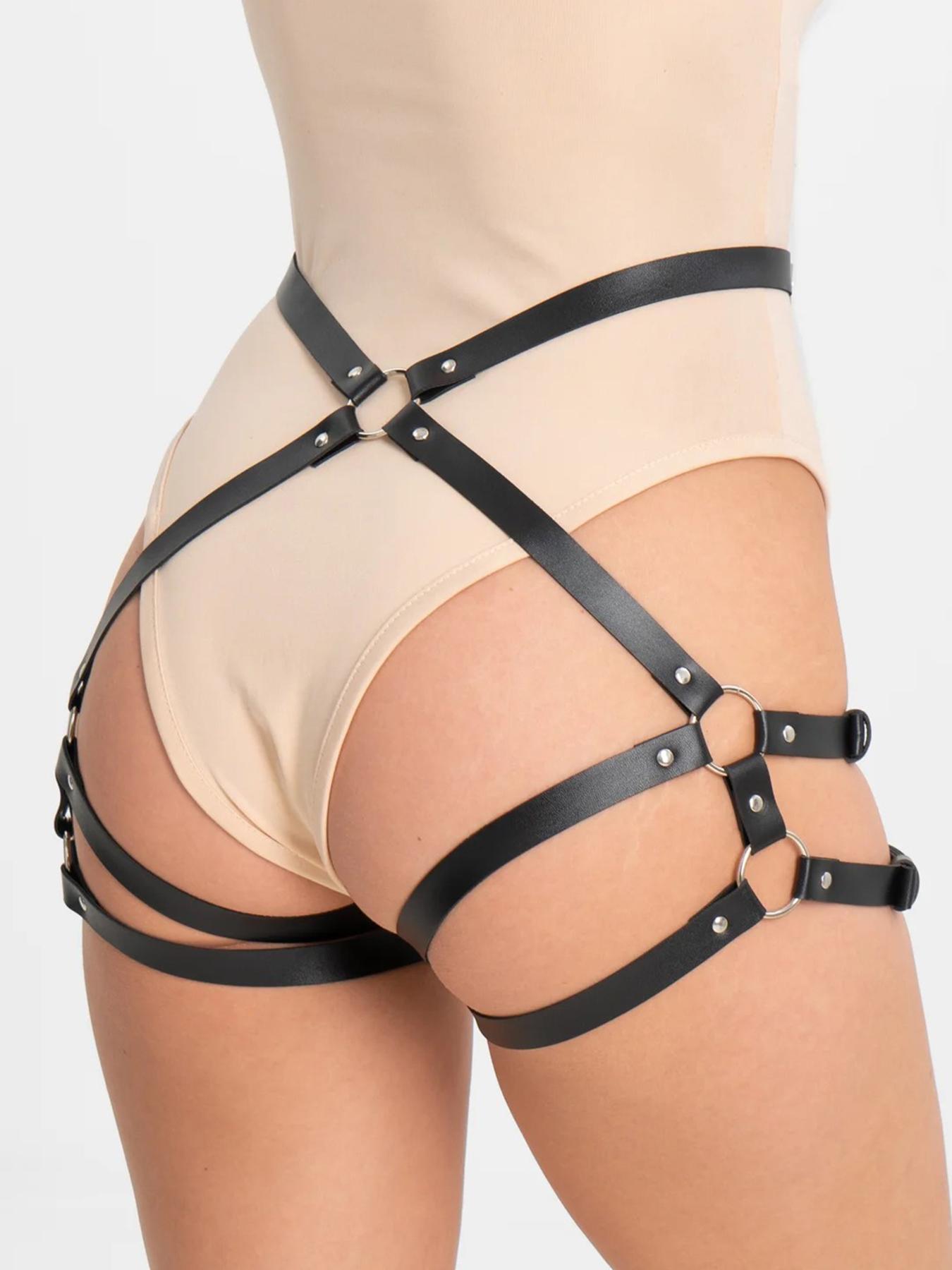 Black Thigh Harness - Women S Faux Leather Leg Garters With Metal Rings - Adjustable Gothic Punk Rave Outfit 98cm
Black Thigh Harness - Women S Faux Leather Leg Garters With Metal Rings - Adjustable Gothic Punk Rave Outfit 98cm