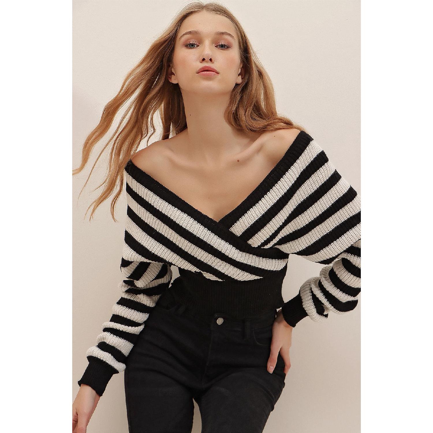 Women s Black Front Back And Double Breasted Crop Striped Knitwear Sweater Alc-x7570 Standart чорний
Women s Black Front Back And Double Breasted Crop Striped Knitwear Sweater Alc-x7570 Standart чорний