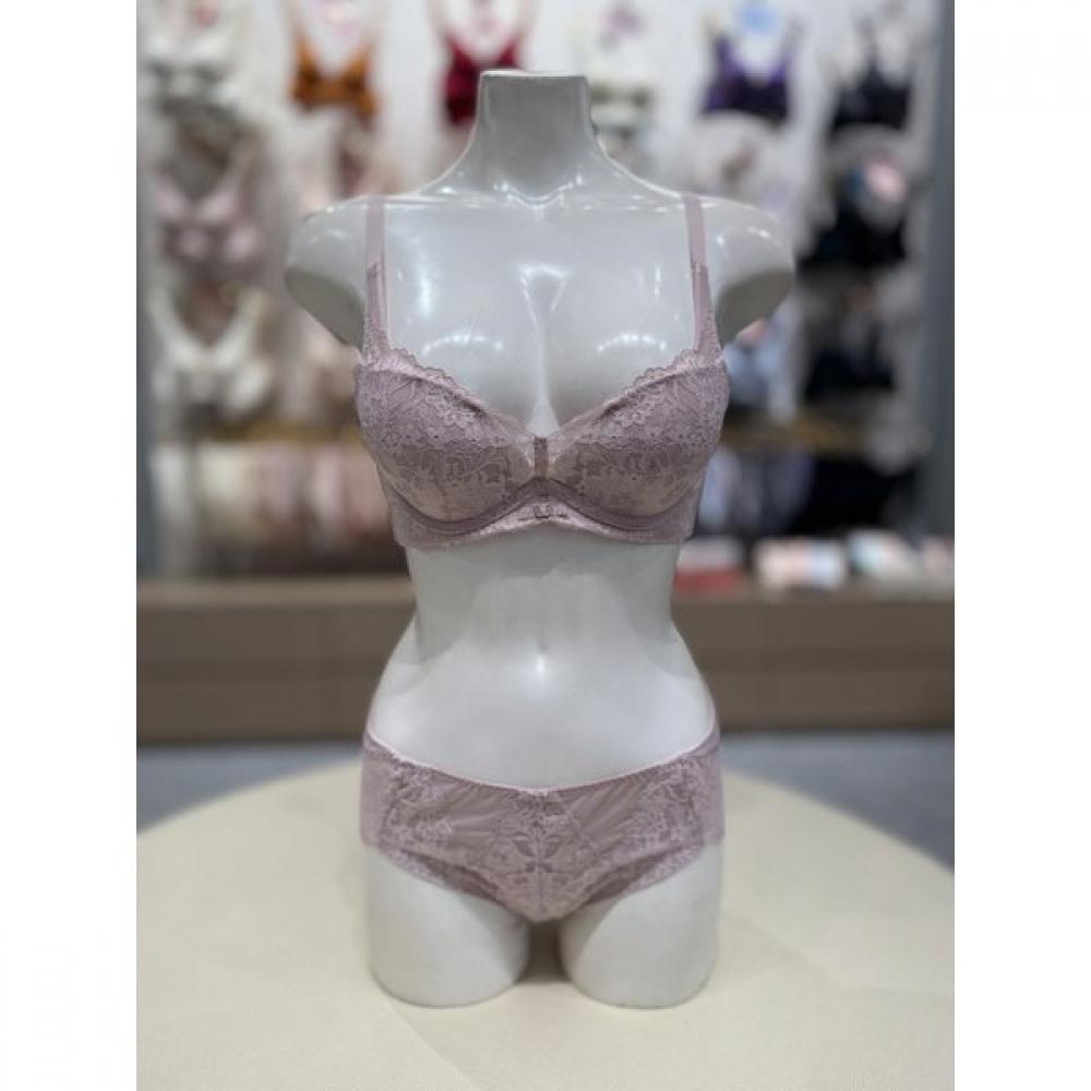 Triumph Airlight Cover Up Bra No Line Lace Panty Set Green Tewbr812tewpt812pk 85B/100
Triumph Airlight Cover Up Bra No Line Lace Panty Set Green Tewbr812tewpt812pk 85B/100