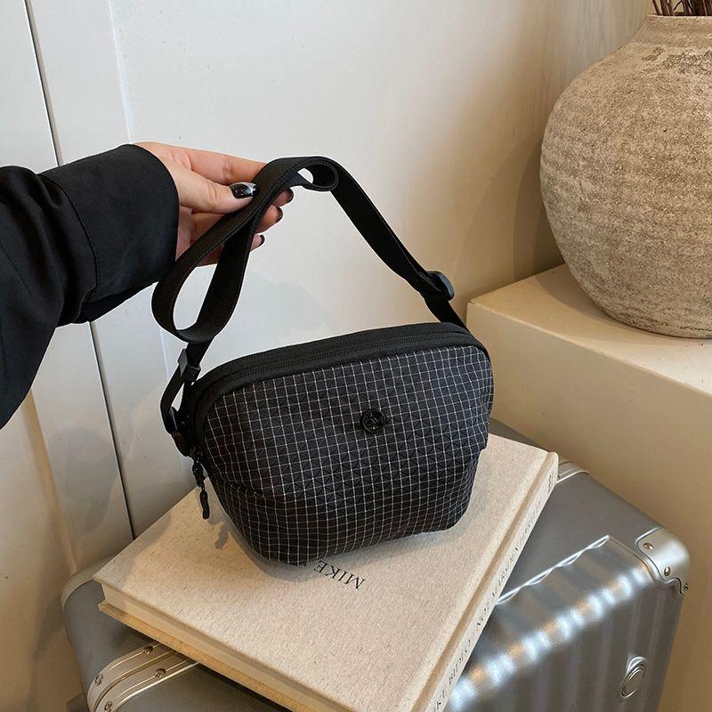 Gingham Nylon Cloth Small Bag 2025 New Arrival Fashion Sports Bag Casual Easiest for Match Men s and Women s Lightweight Shoulder Messenger Bag Black
Gingham Nylon Cloth Small Bag 2025 New Arrival Fashion Sports Bag Casual Easiest for Match Men s and Women s Lightweight Shoulder Messenger Bag Black