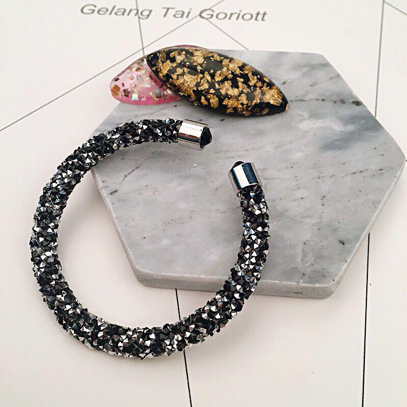 Creative Personality Geometric Round Bracelet, Design Sense Fashion Temperament Light Luxury Diamond Bracelet
Creative Personality Geometric Round Bracelet, Design Sense Fashion Temperament Light Luxury Diamond Bracelet