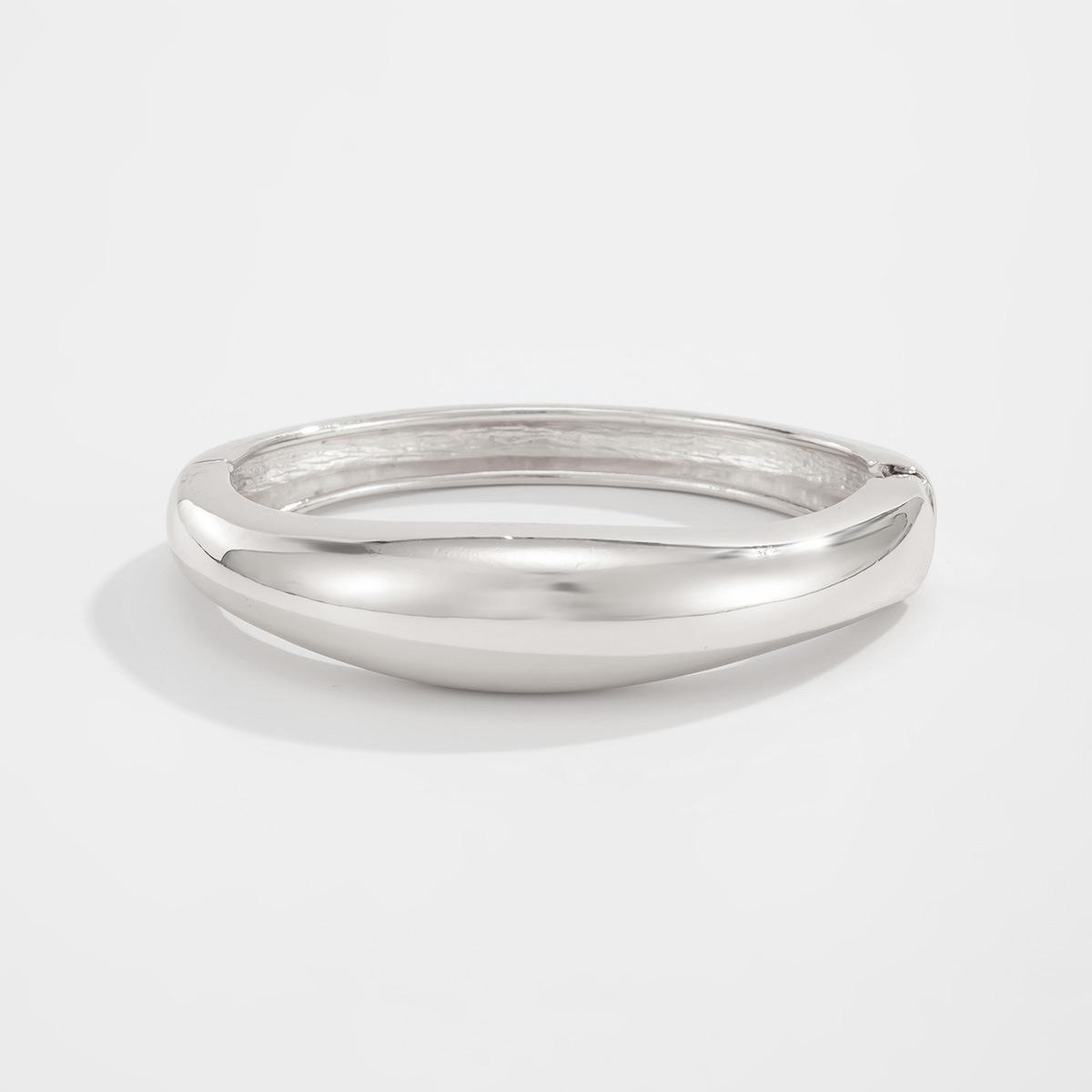 Fashion Water Drop Hug Spring Buckle Bracelet, Simple Metal Texture Glossy Open Bracelet For Women
Fashion Water Drop Hug Spring Buckle Bracelet, Simple Metal Texture Glossy Open Bracelet For Women